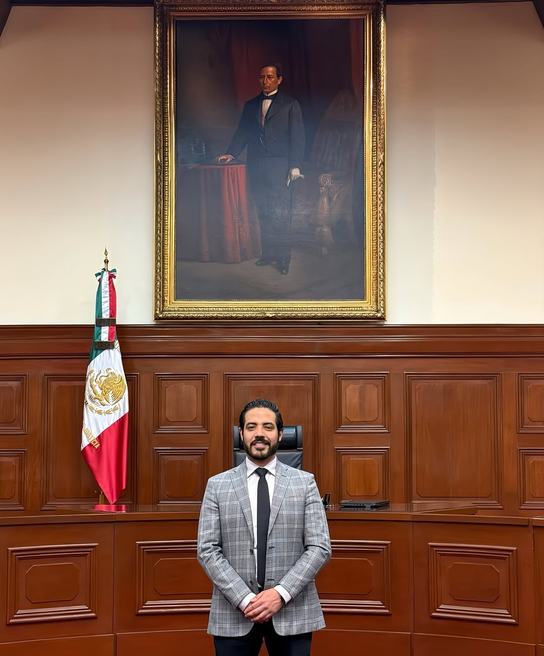 “Entre los individuos, como entre las naciones, el respeto al derecho ajeno es la paz.”
Hoy conmemoramos el natalicio de Benito Juárez, referente del constitucionalismo mexicano y símbolo de lucha por la legalidad y la justicia. Desde la Suprema Corte, reflexiono sobre su legado y la responsabilidad pública que implica defender los derechos de todas las personas.
#BenitoJuárez #NatalicioDeJuárez #SCJN #Justicia #Constitución #México #21demarzo