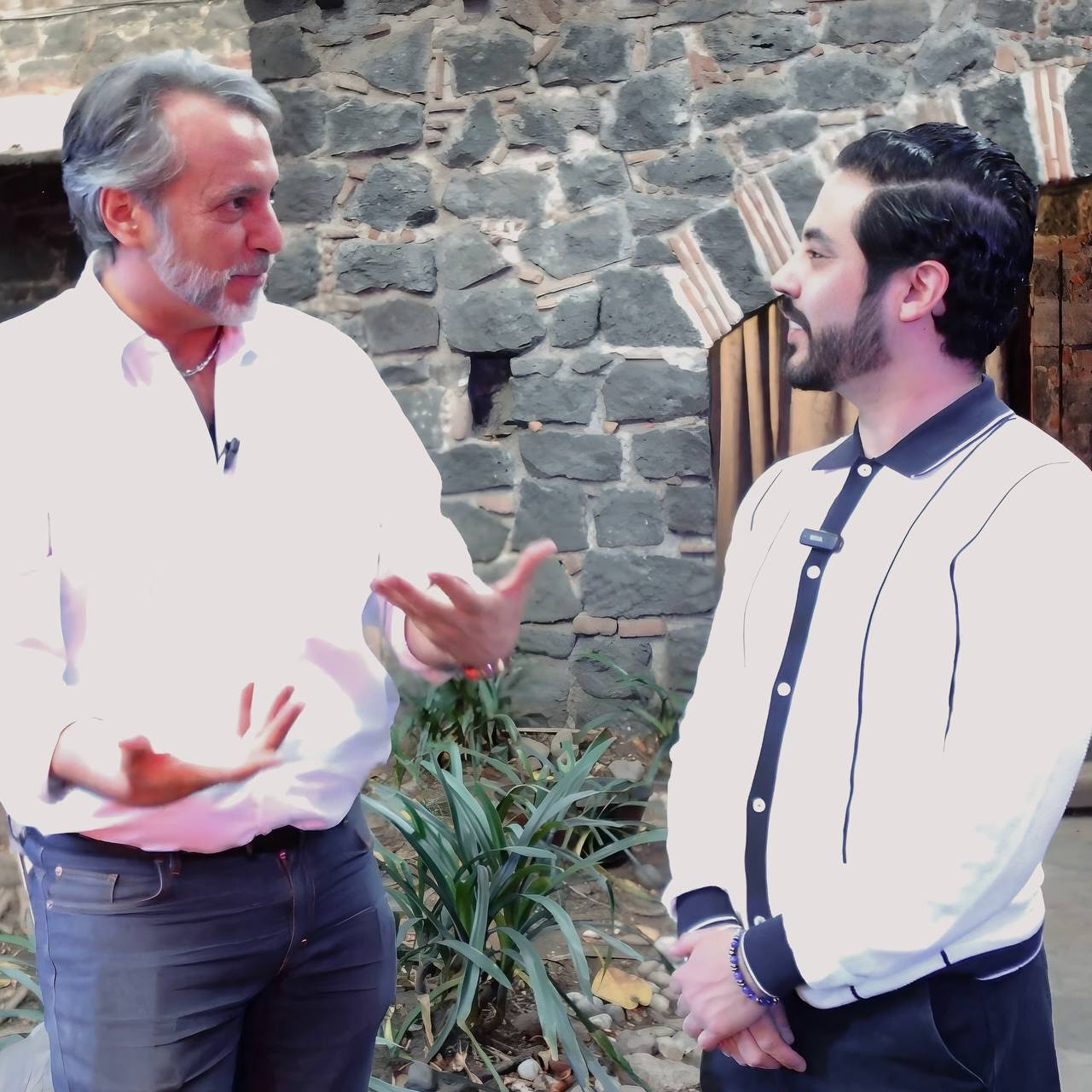 🆁🆄🆃 🅳🅴 🅲🅼🅸 || Platiqué con @arturomorell_ sobre el derecho a la cultura, el derecho al porvenir y la reinserción social. La cultura ofrece un lenguaje para nombrar el dolor, una herramienta para imaginar el cambio y un puente simbólico hacia la libertad interior. 
Estreno hoy en @ruta_de_cambio. Ya disponible en mi canal de YouTube y en Spotify 
.
.
.
#pcd #ddhh #derechos #derechoalacultura #diversidad #inclusion #teatro #cultura #reinserciónsocial #derechoshumanos #poderjudicial #magistradoJJ #scjn #supremacorte #PJF #magistrado