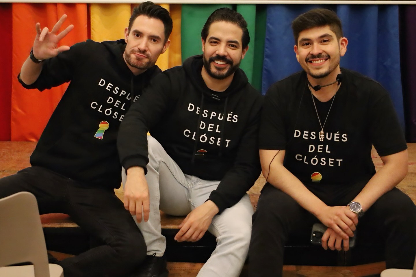 ᴀʟ ᴏʀɢᴜʟʟᴏ ʏ ᴍáꜱ ᴀʟʟᴀ || Cuando almas tan bonitas se juntan, grandes cosas suceden.
Gracias @edgarish @despuesdelcloset por pensar en @rickyklehr y yo para recordar que, incluso en la oscuridad del universo, siempre sabemos brillar. Gracias a @somosvocesmx por abrir espacios para la construcción de un mundo mejor.
Los dones puestos al servicio siempre frutos darán. 
#lgtb #gaystagram #gaymen #igualdad