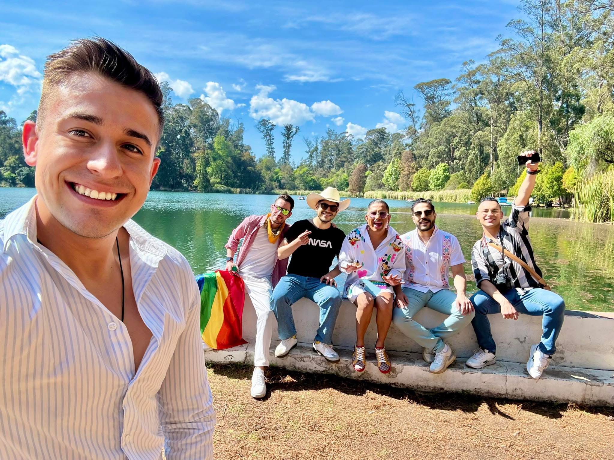 El mejor Team Gay 
Magistrado Juan Jaime González Varas Tu amigo Gay Edgar Dojaque