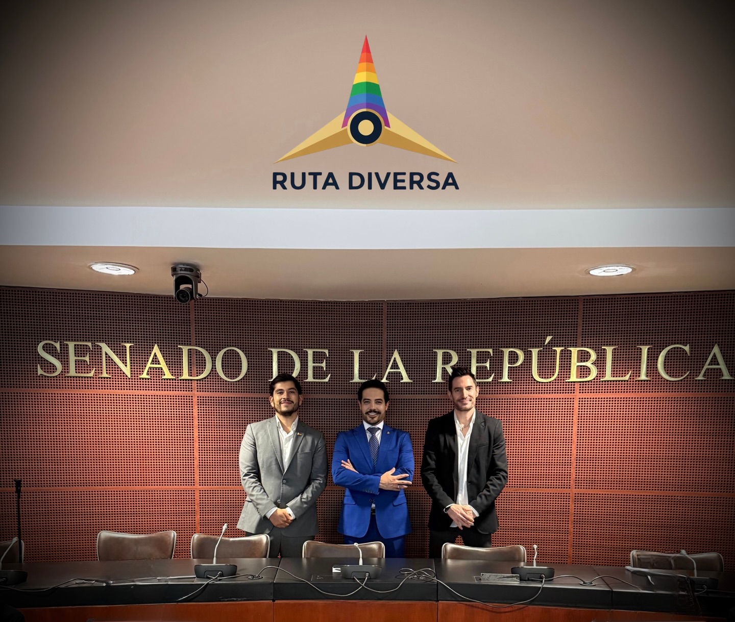 Ruta Diversa  presente en el Senado de la República porque es la casa de todes. 
Todes se escribe con E de Equipo y Empatía