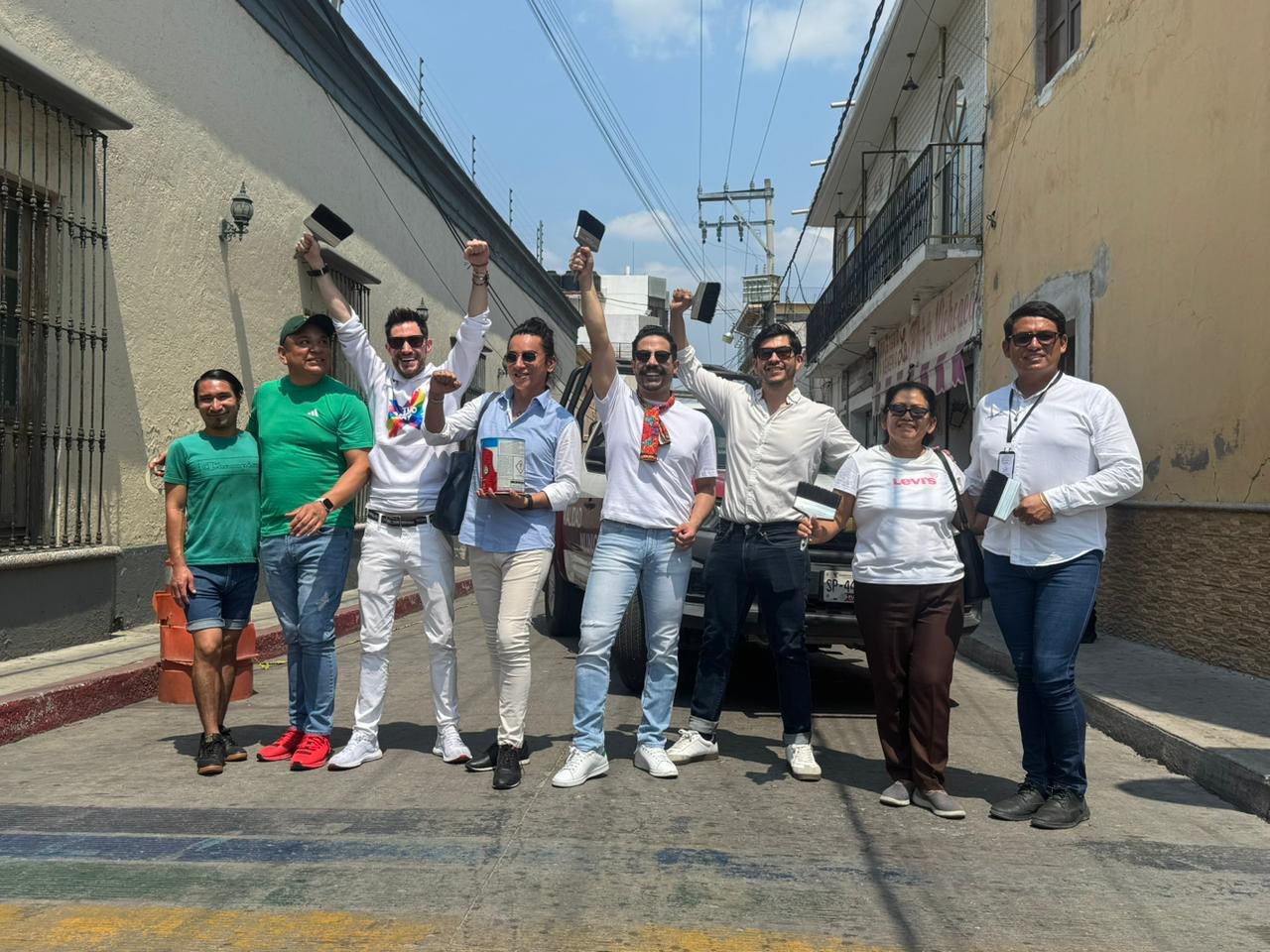 En conmemoración del Día Internacional contra la Homofobia, Bifobia, Transfobia y Nbfobia 17 de mayo  
Se realizó la “Pinta Arcoíris” En el Municipio de Chiautla de Tapia. 
Agradecemos al Presidente Municipal nuestro amigo Gonzalo Oropeza Garcia por su apoyo a esta actividad de visibilizar a la población LGBT  
#Gracias A la Dip. Local Azucena Rosas Tapia y al Mestro Ginno Valle que contribuyeron a la realización de esta pinta arcoíris. 
Se contó con la presencia de nuestros amigos Magistrado Juan Jaime González Varas Tu amigo Gay Edgar Dojaque a quien les agradecemos su participación a esta actividad en la Mixteca Poblana 
Amaya Soddy en mi representación 
El Gobierno de Puebla de Alejandro Armenta es Diverso 
Secretaría de Gobernación de Puebla J Samuel Aguilar Pala Pablo Salazar Jaime Lopez Vela Almendra Negrete Paola Angon Maru Servin